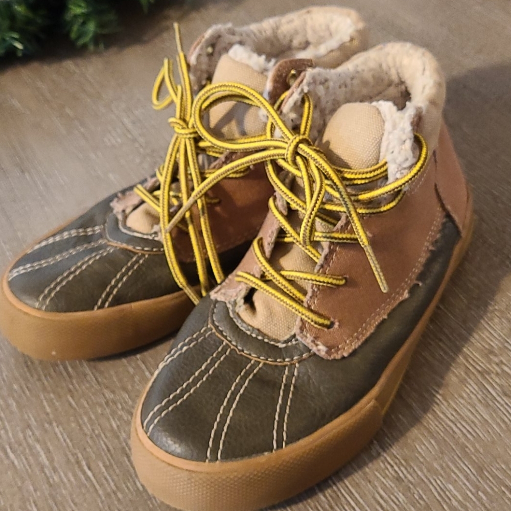 Children's Place Fur-lined Duck Shoes Size 2